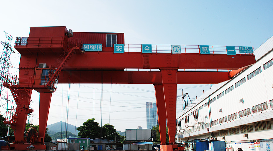 雙懸臂門式起重機(jī)