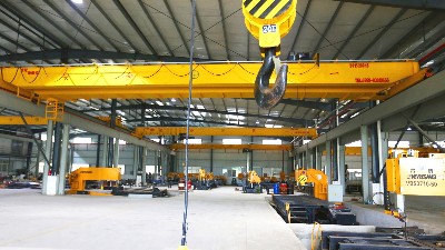 臺冠起重機(jī)安全保護(hù)裝置